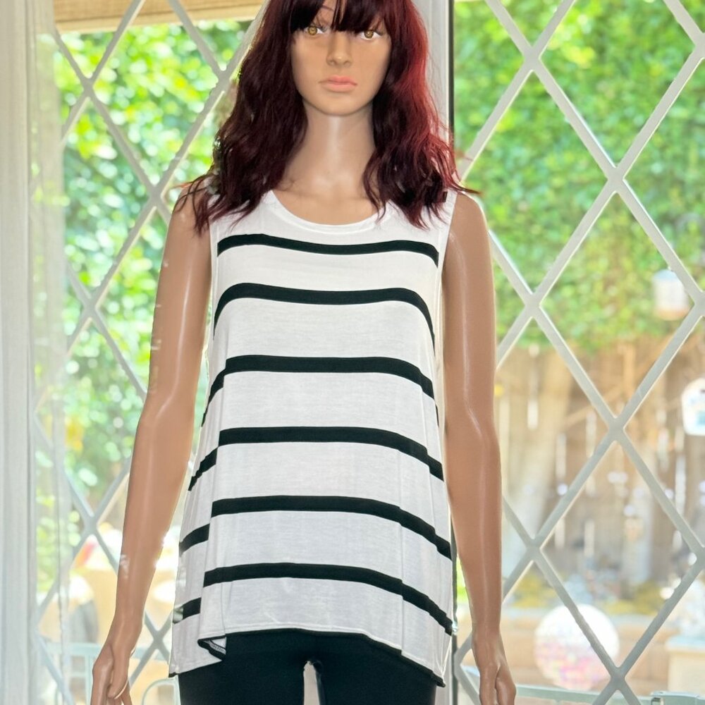 🆕Halogen Striped White and Black Back Keyhole Tank Size Large